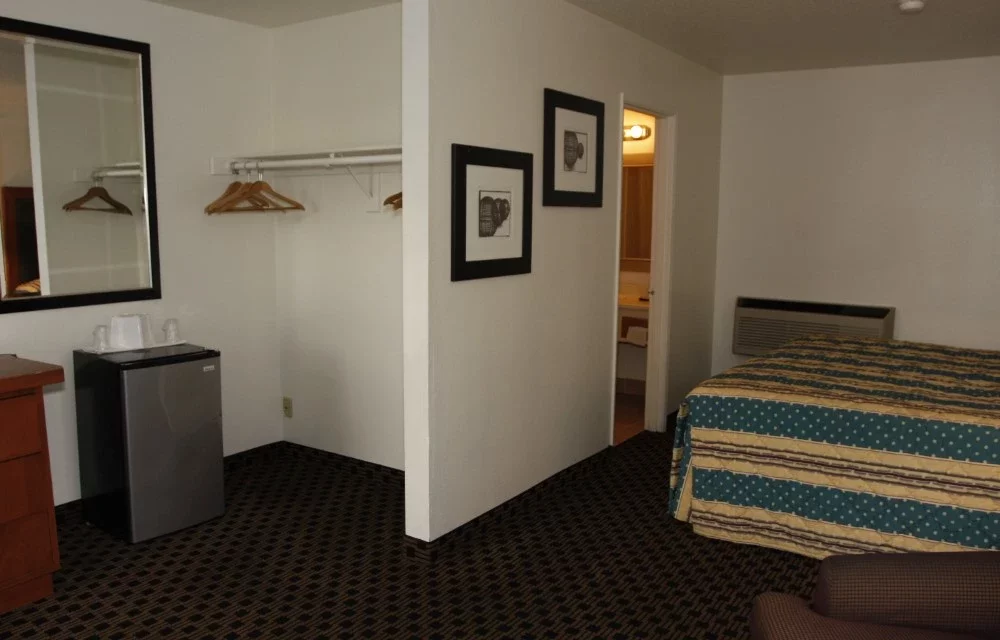 King Non-Smoking Room with Pull-Out Sofa & Couch in Portland